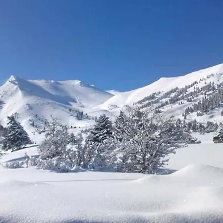 Luxury Chalet Tsek Шале Калаврита